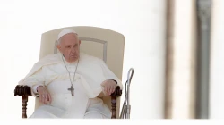 Papst Franziskus bei der Generalaudienz am 18. Mai 2022. / Daniel Ibañez / CNA Deutsch
