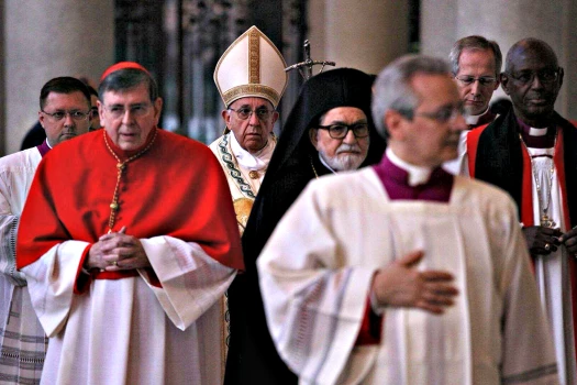 Papst Franziskus und Kardinal Kurt Koch bei der Vesper in Sankt Paul vor den Mauern / CNA / Daniel Ibanez