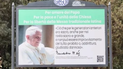 Plakat zur Unterstützung der überlieferten Liturgie / Daniel Ibáñez / CNA Deutsch