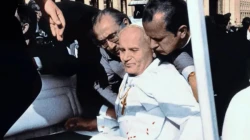13. Mai 1981 auf dem Petersplatz: Ein von Schüssen getroffener Papst Johannes Paul II. bricht zusammen.
 / Audycje Radiowe/YouTube