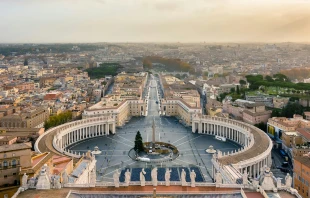 Blick auf den Petersplatz und Rom / Alan Liu / Unsplash