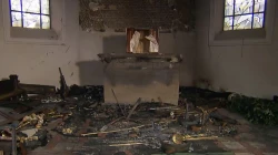 Zerstörter Hochaltar der Kreuzerhöhungskirche zu Wissen / screenshot / SWR